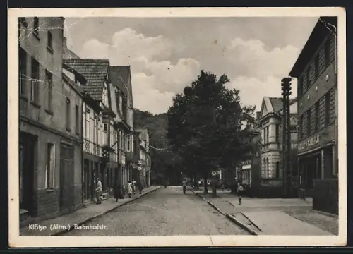AK Klötze /Altm., Bahnhofstrasse mit Geschäften