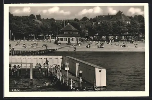 AK Laboe, Strand mit Seebrücke und Badehaus