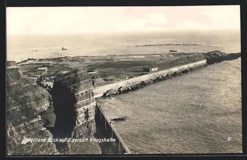 AK Helgoland, Blick auf zerstörten Kriegshafen