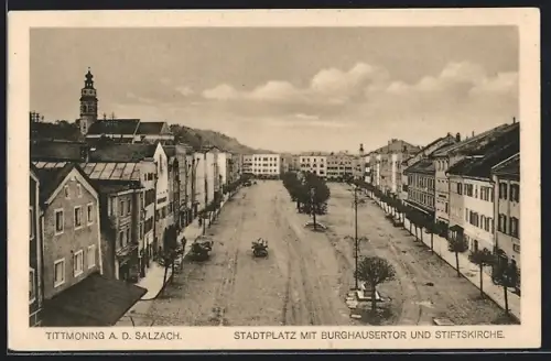 AK Tittmoning a. d. Salzach, Stadtplatz mit Burghausertor und Stiftskirche