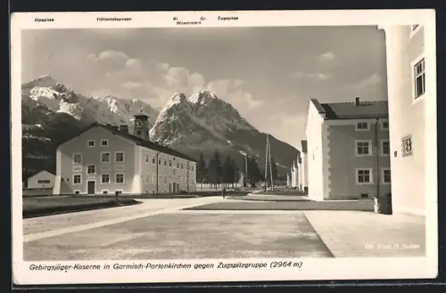AK Garmisch-Partenkirchen, Gebirgsjäger-Kaserne gegen Zugspitzgruppe, Alpspitze, Kl. u. Gr. Waxenstein u. Zugspitze