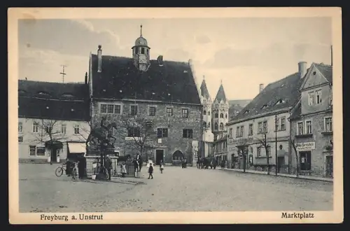 AK Freyburg, Marktplatz mit Denkmal und Ratskeller