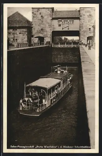 AK Salon-Passagierschiff Porta Westfalica i.d. Mindener Schachtschleuse