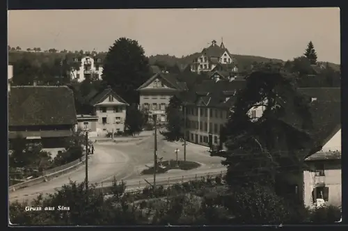 AK Sins, Strassenkreuzung mit Villen u. Geschäften aus der Vogelschau