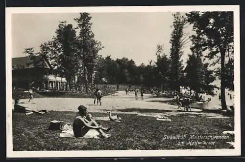 AK Meisterschwanden, Strandbad am Hallwilersee, Liegewiesen m. Gebäude u. Seeblick