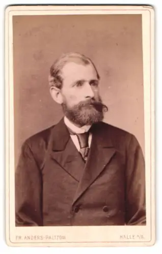 Fotografie Fr. Anders-Paltzow, Halle a. S., Grosse Ulrich-Strasse 35, Porträt eines Mannes mit Bart