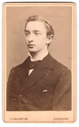 Fotografie G. Kahlmeyer, Oldenburg, Staulinie 7, Porträt eines jungen Mannes
