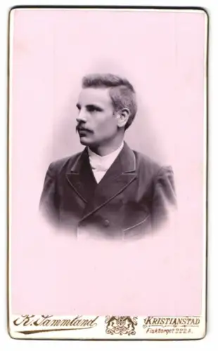 Fotografie Rudolf Sammland, Kristianstad, Fisktorget 222 A, Porträt eines eleganten Herrn