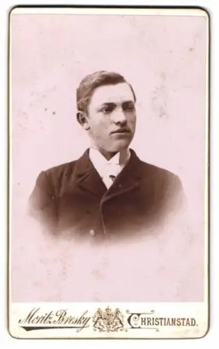 Fotografie Moritz Bresky, Christianstad, Porträt eines jungen Mannes