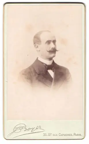 Fotografie Paul Boyer, Paris, Boulevard des Capucines 35, Porträt eines Herrn mit Schnurrbart