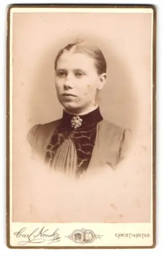 Fotografie Carl Krook, Christianstad, Porträt einer jungen Frau