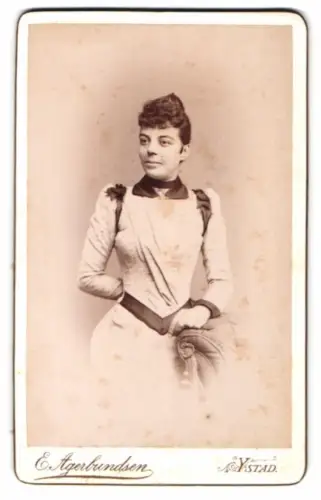 Fotografie E. Agerbundsen, Ystad, Porträt einer Dame