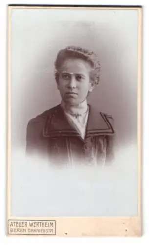 Fotografie Atelier Wertheim, Berlin, Oranienstr., Porträt einer jungen Frau