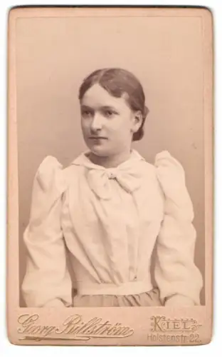 Fotografie Georg Billström, Kiel, Holstenstrasse 22, Porträt einer jungen Frau