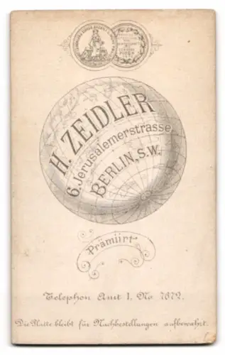 Fotografie H. Zeidler, Berlin, Jerusalemer-Strasse 6, Eleganter Herr mit Melone