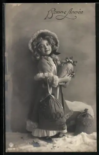 Foto-AK RPH SBW Nr. 1839/40: Mädchen im Mantel mit Geldsäcken, Neujahrsgruss