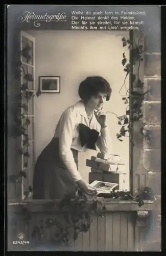 Foto-AK RPH SBW Nr. 6343/44: Fräulein mit Foto und Paketen am Fenster