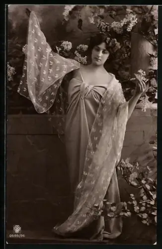 Foto-AK RPH SBW Nr. 0595/96: Fräulein im Kleid mit Schleier