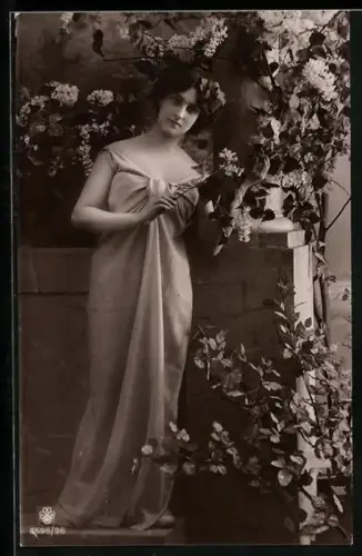 Foto-AK RPH SBW Nr. 0595/96: Fräulein im Kleid mit Zweig