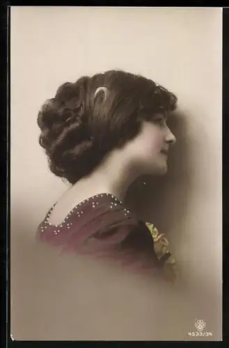 Foto-AK RPH SBW Nr. 4533/34: Fräulein im roten Kleid