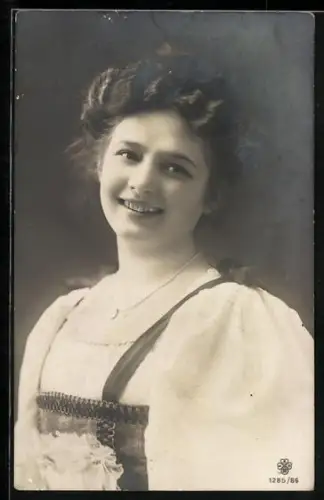 Foto-AK RPH SBW Nr. 1285/86: Fräulein in Tracht