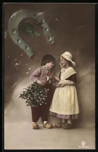 Foto-AK RPH SBW Nr. 4733/34: Kinderpaar mit Mistelzweig unter Hufeisen