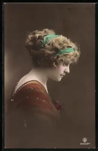 Foto-AK RPH SBW Nr. 5523/24: Junge Frau mit Haarband