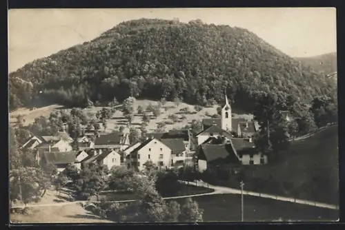 AK Eptingen, Ortsansicht mit Anlage und Berg mit Ruine