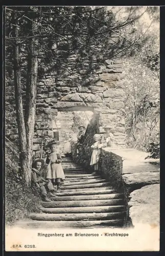 AK Ringgenberg, Kinder auf der Kirchtreppe
