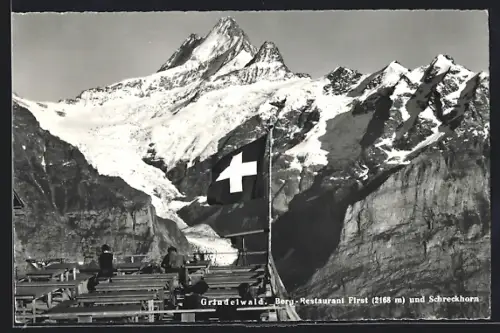 AK Grindelwald, Berg-Restaurant First, Inh. R. Märkis-Gsteiger, Blick zum Schreckhorn