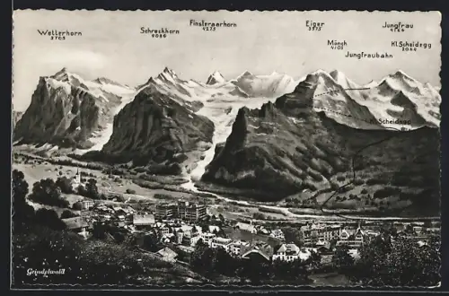 AK Grindelwald, Ortsansicht, Gipfelpanorama mit Wetterhorn, Schreckhorn, Eiger, Mönch und Jungfrau