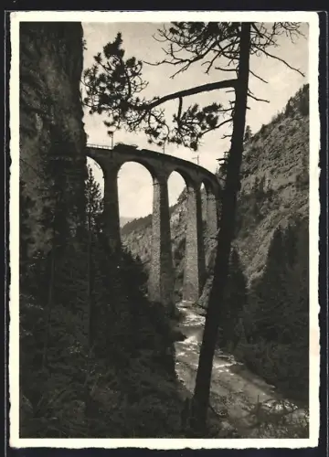 AK Filisur, Landwasserviadukt vom Flussufer aus