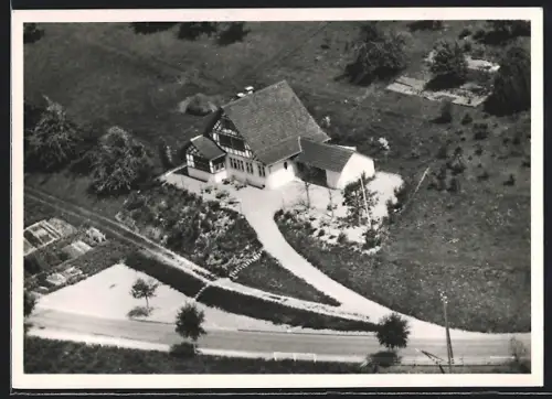 AK Wermatswil b. Uster, Wirtschaft Sunnehaide, Bes. Frau O. Muggli u. H. Hermann, vom Flugzeug aus