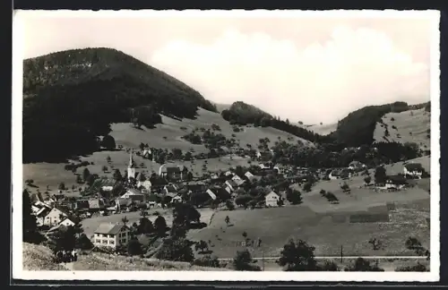 AK Langenbruck /Basler Jura, Gesamtansicht mit Berghängen