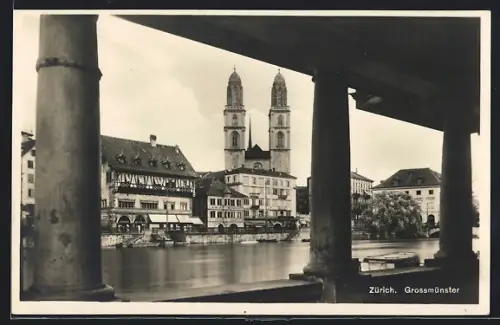 AK Zürich, Blick auf das Grossmünster übers Wasser
