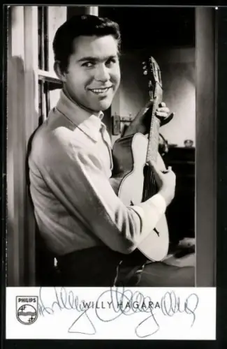 AK Musiker Willy Hagara mit Gitarre, Autograph
