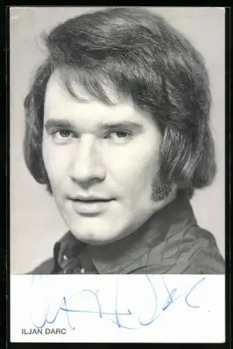 AK Musiker Iljan Darc blickt in die Kamera, Autograph