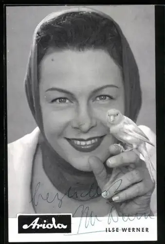 AK Sängerin Ilse Werner mit Kopftuch, Autograph