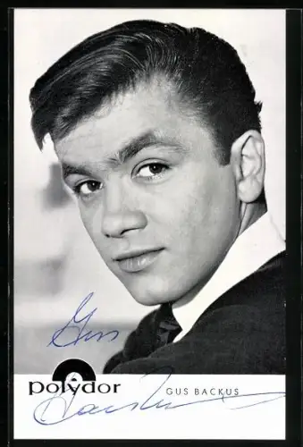AK Musiker Gus Backus im Anzug mit Krawatte, Autograph
