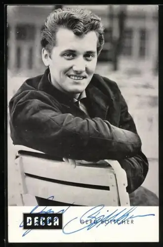 AK Sänger Gerd Böttcher sitzend auf Stuhl, Musiker