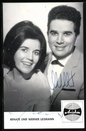 AK Sängerin Renate und Werner Leismann lachen fröhlich in die Kamera, Autograph
