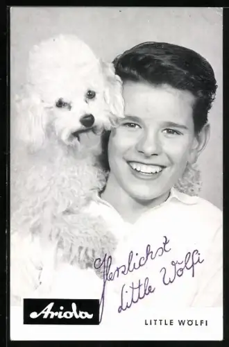 AK Sängerin Little Wölfi mit flauschigem Hund, Autograph