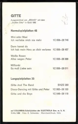 AK Musikerin Gitte mit grosser Halskette schaut in die Kamera, Autograph