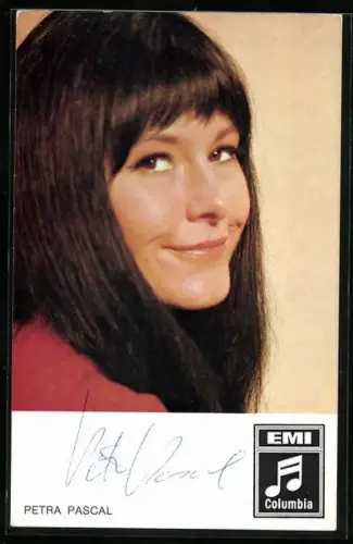 AK Musikerin Petra Pascal mit langen Haaren lächelnd, Autograph