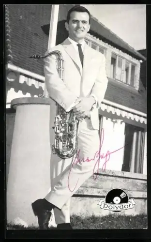 AK Musiker Max Greger, Portrait stehend mit Saxophon, Autograph