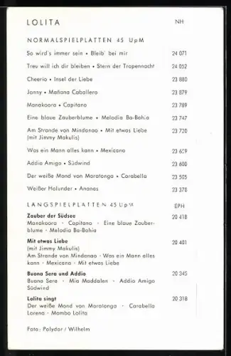 AK Musikerin Lolita im Seitenportrait schaut lächelnd in die Kamera, Autograph