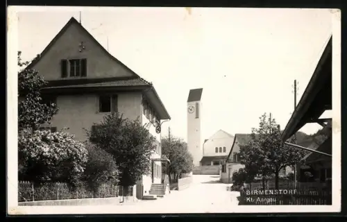 AK Birmenstorf /Aargau, Strassenpartie mit Kirche