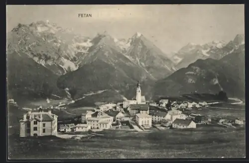 AK Fetan, Ortsansicht mit Kirche aus der Vogelschau