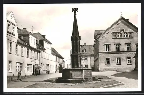 Foto-AK Münchberg /Obfr., Conditorei & Cafe mit Denkmal
