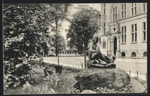 AK Oldenburg / Gr., Figur Fischerknabe am Stau